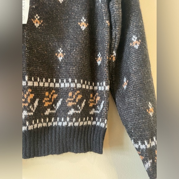 SALTWATER LUXE patterned sweater - Picture 4 of 7